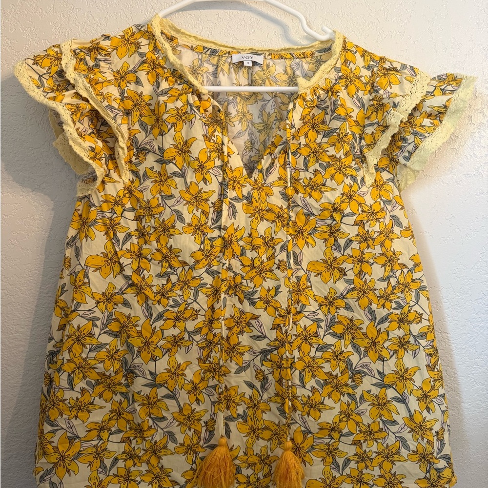 Voy Yellow Floral Top with Lace Accents.  Pit to pit is 21”.  Thank you.